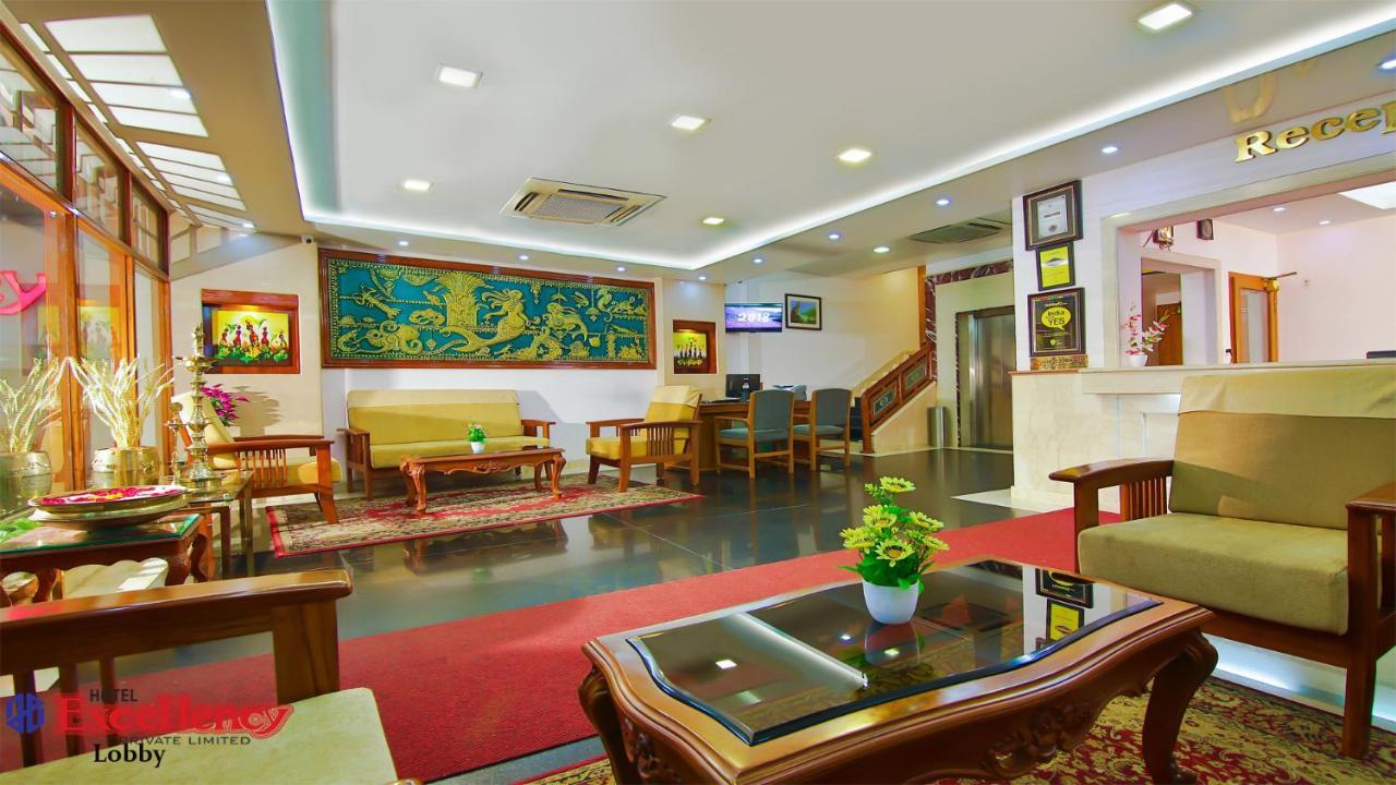 Hotel Excellency Kochi Exterior photo